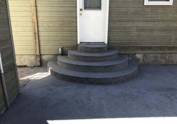 round-stamped-concrete-stairs-southampton-ontario